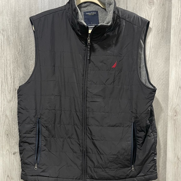 Nautica Men's Dark Quilted Vest - Picture 1 of 9